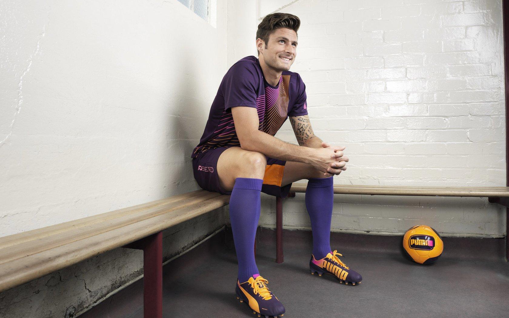 西甲联赛激战正酣,皇马巴萨上演巅峰对决