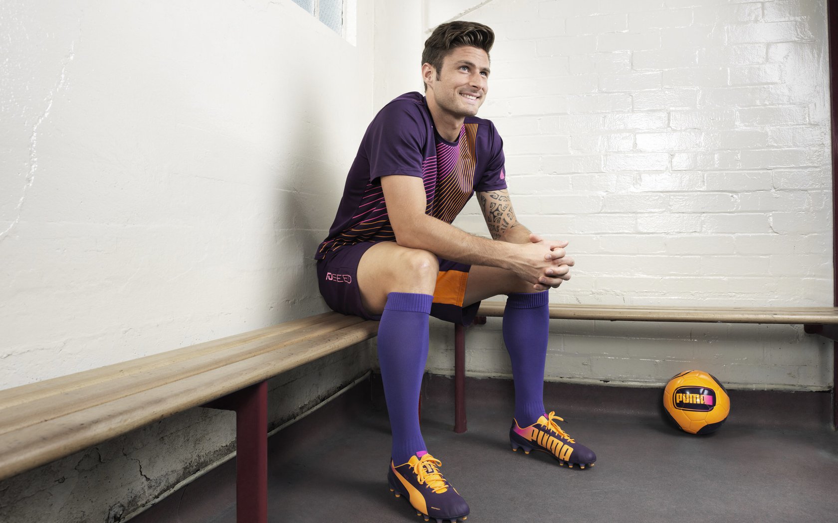 中国速度滑冰队世锦赛再创佳绩 小将张明亮勇夺男子500米金牌